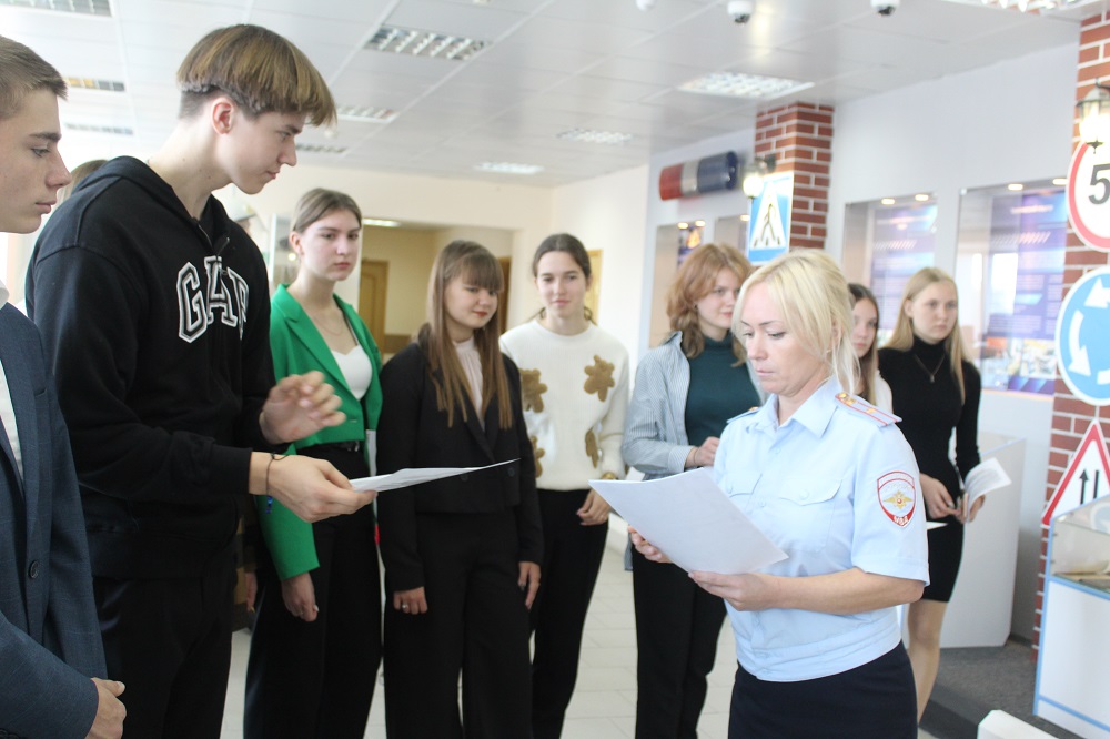 Экскурсия старшеклассников в музей Госавтоинспекции г.о. Серпухов